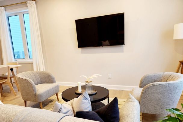 For Lease - 2009 Elevation Road, Barrhaven, Ontario - Photo 1