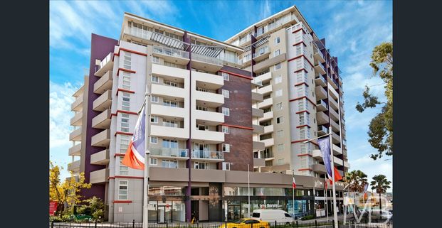 SPACIOUS URBAN LIVING WITH CITY VIEWS - Photo 1