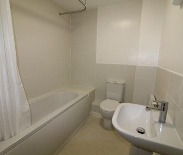 2 bedroom flat to rent - Photo 6