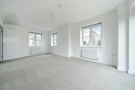 4 bedroom detached house to rent - Photo 2