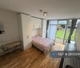 Studio to rent - Photo 6