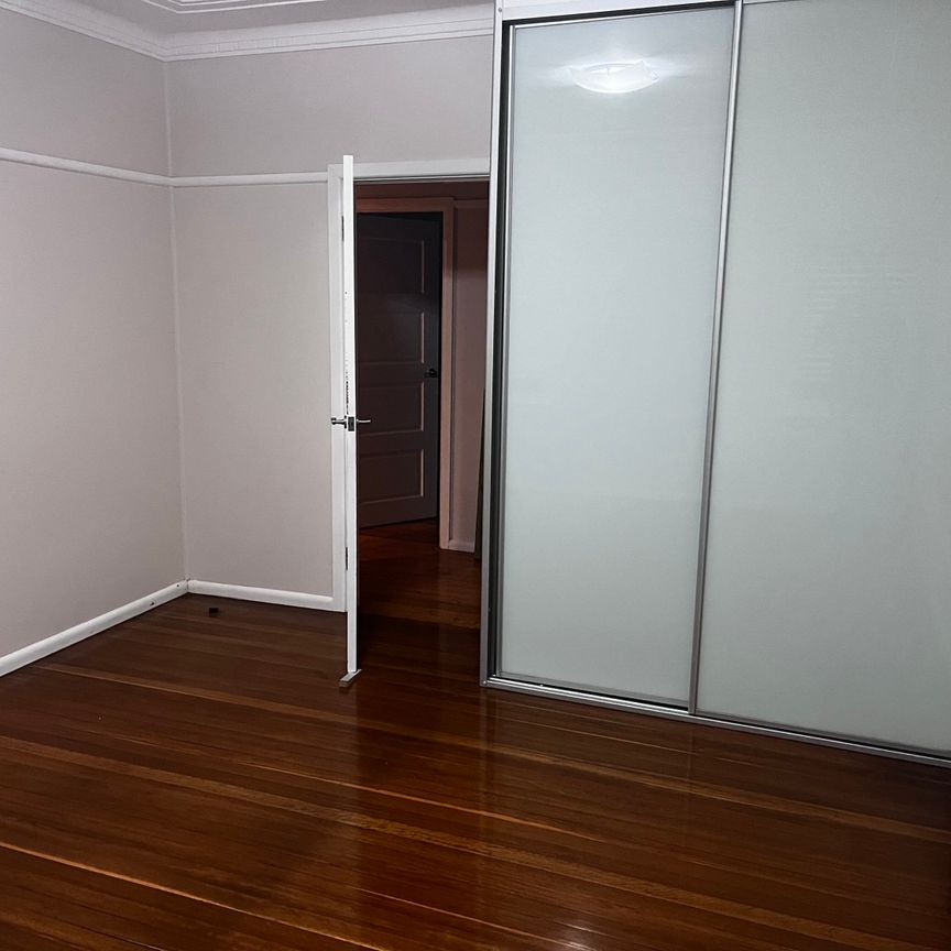 Sylvania - Photo 1
