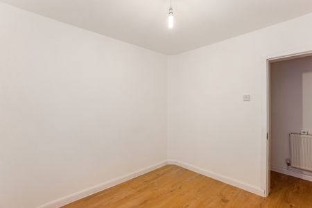 3 bedroom flat to rent - Photo 5