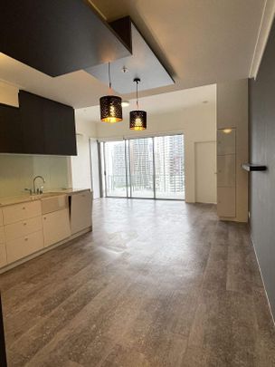 Top Floor Premium 2-Bedroom, 2-Bathroom Apartment with 1 Car Park - Photo 1