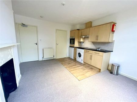A studio flat in the heart of Summertown. The property is situated just to the north of the main shops and bus stop to the city centre. Suitable for a single occupant only. - Photo 4