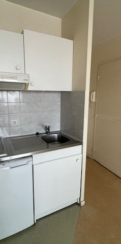 Location Appartement 1 pièce 20m² DEVILLE LES ROUEN 76250 - Photo 1