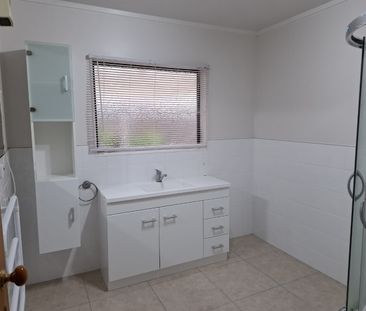 This fantastic family home offers a generous open-plan living on th... - Photo 5