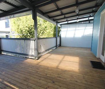 Quaint Cottage, Convenient Location - Photo 4
