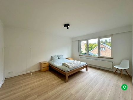 Instapklare gezinswoning met zonnige tuin, drie slaapkamers en garage te Sint-Andries - Photo 2