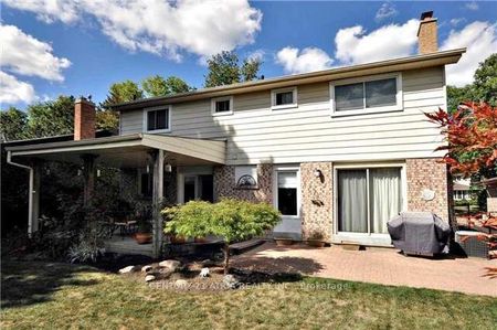 For Lease - 210 Centre Street, Richmond Hill, Ontario - Photo 2