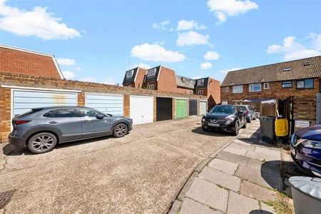 Hayes, UB3 - Photo 4