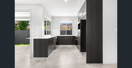 Executive Townhouse Close to everything - Photo 3