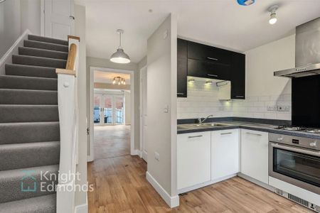 2 bedroom end of terrace house to rent - Photo 4
