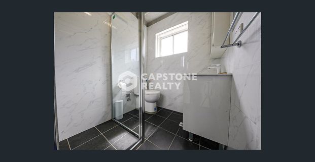 Spacious 2 bedrooms with AC Unit - Photo 1