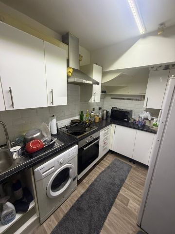 Room in a Shared House, Hurford Avenue, M18 - Photo 4