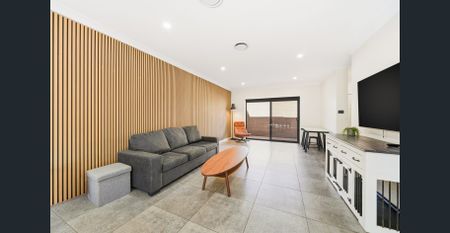 Stunning presentation in this fully renovated FURNISHED residence - Photo 3