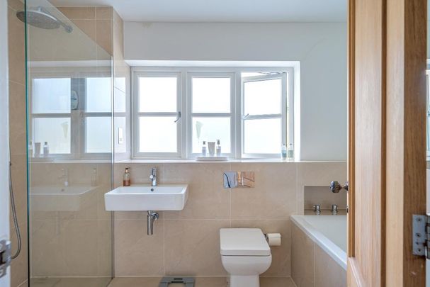 4 bedroom detached house to rent - Photo 1