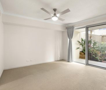 Stylish, Secure Living in the Heart of Buderim - Photo 4