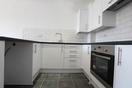 2 bedroom maisonette to rent - Photo 4