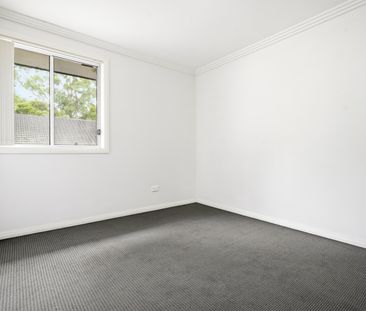 Good Size Townhouse With Fresh Updates Throughout! - Photo 2