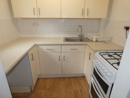 1 bed House - To Let - Photo 3