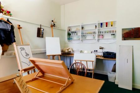 Large Room - Photo 4