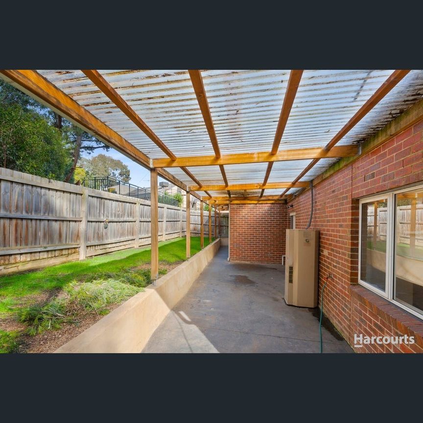 2/5 Edmonton Place, Doncaster East, Vic 3109 - Photo 1