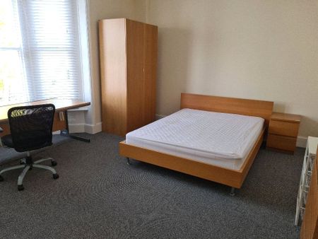 3 bedroom apartment to rent - Photo 5