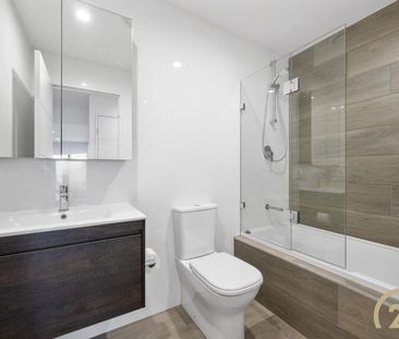 Spacious Modern 2 Bedroom Apartment in Prime Liverpool CBD Location! - Photo 4