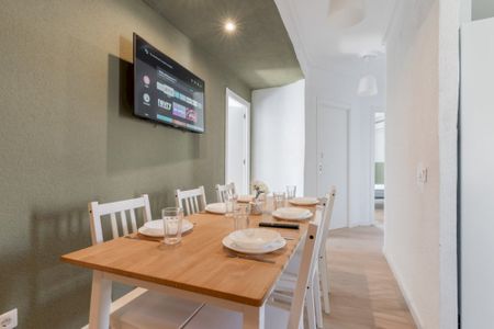 Spacious room on Avenida América with Air Conditioning - Photo 2