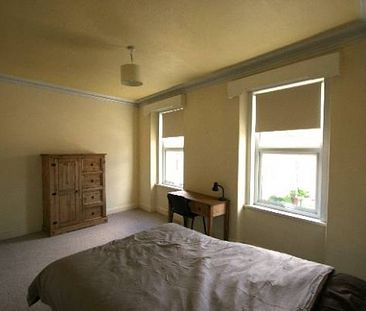 Spacious, just refurbished student house, new carpets, new furniture, - Photo 1