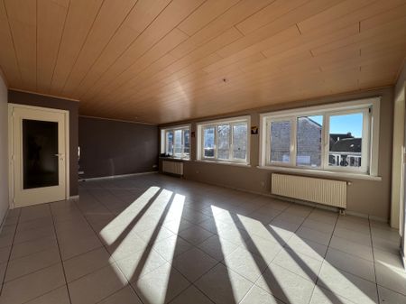 Ruim en lichtrijk appartement te huur in het hart van Belzele (Evergem) - Photo 2