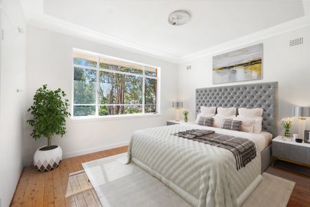 Bright and Spacious Family Home with Pool in Prime Pymble Cul-de-Sac - Photo 2