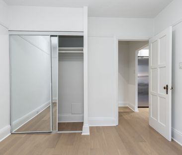 110 Oriole Parkway - Photo 2