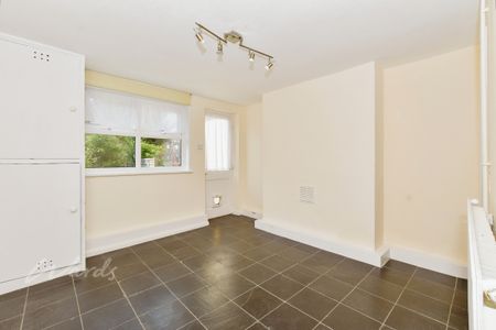 3 bedroom terraced house to rent - Photo 3