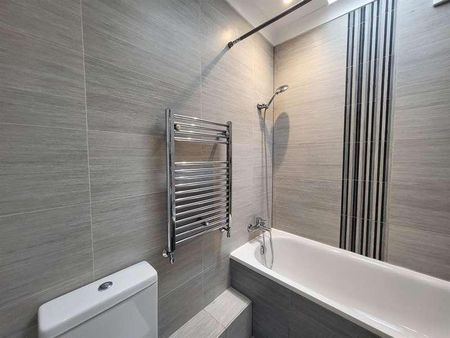 Lodge Place, Sutton, SM1 - Photo 2