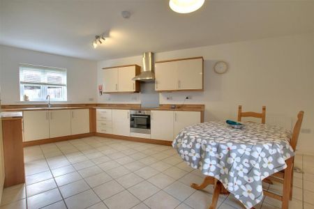 3 bedroom detached house to rent - Photo 5