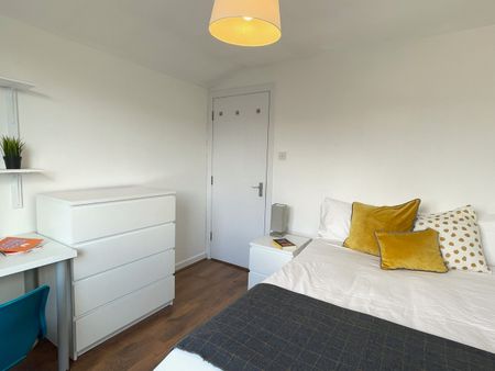 7 Bed End Terrace, Nicander Road, L18 - Photo 5