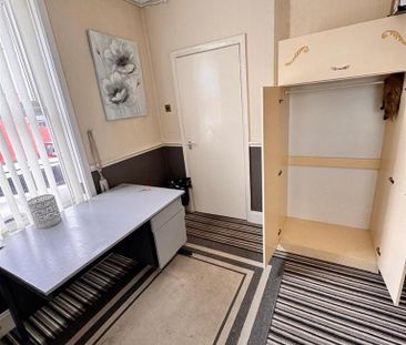 2 bedroom end of terrace house to rent - Photo 4