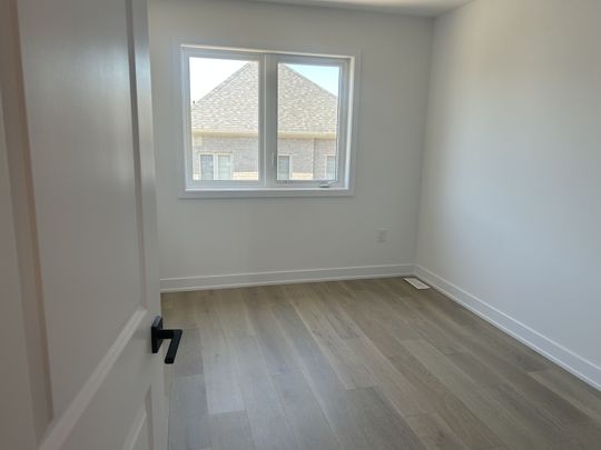For Lease - 22 McAush Street, Barrie, Ontario - Photo 1