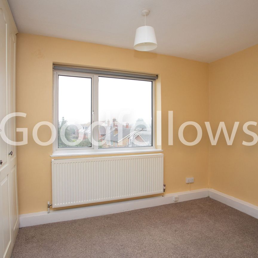Bishopsford Road, Morden, SM4 - Photo 1