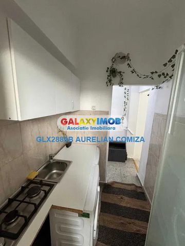 Garsoniera Piata Romana etaj 10/11/centrala/boiler/mobilata/utilata - Fotografie 3