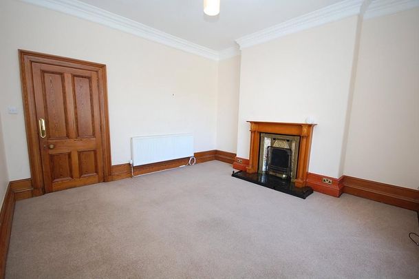 4 bedroom flat to rent - Photo 1