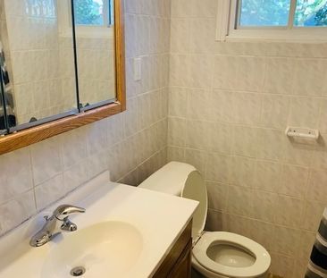 LARGE AND FURNISHED MAIN FLOOR UNIT- ALL INCLUSIVE + INTERNET! - Photo 6