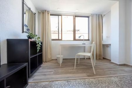 Calle Reig Genovés, Valencia, Valencian Community 46019 - Photo 5