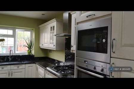 3 bedroom terraced house to rent - Photo 4