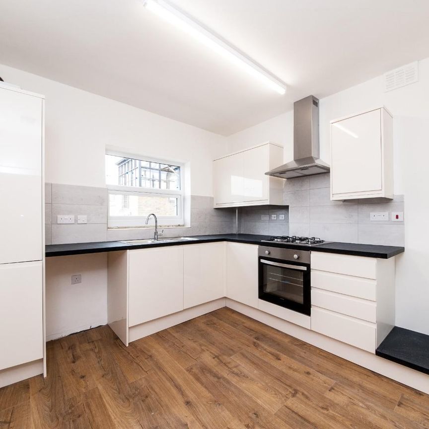 Belsize Lane, Belsize Park, London - Photo 1