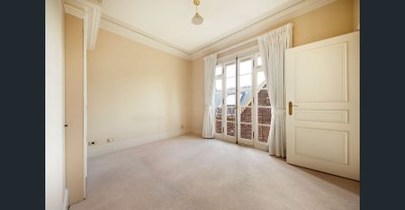 Provincial Style in the Heart of Toorak - Photo 2