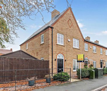 Three bedroom house with a driveway in a sought after village - Photo 4