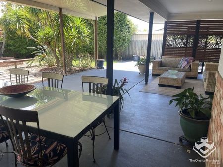 FULLY FURNISHED 2 BEDROOM 2 BATHROOM HOUSE INCLUDING LAWN CARE - Photo 3